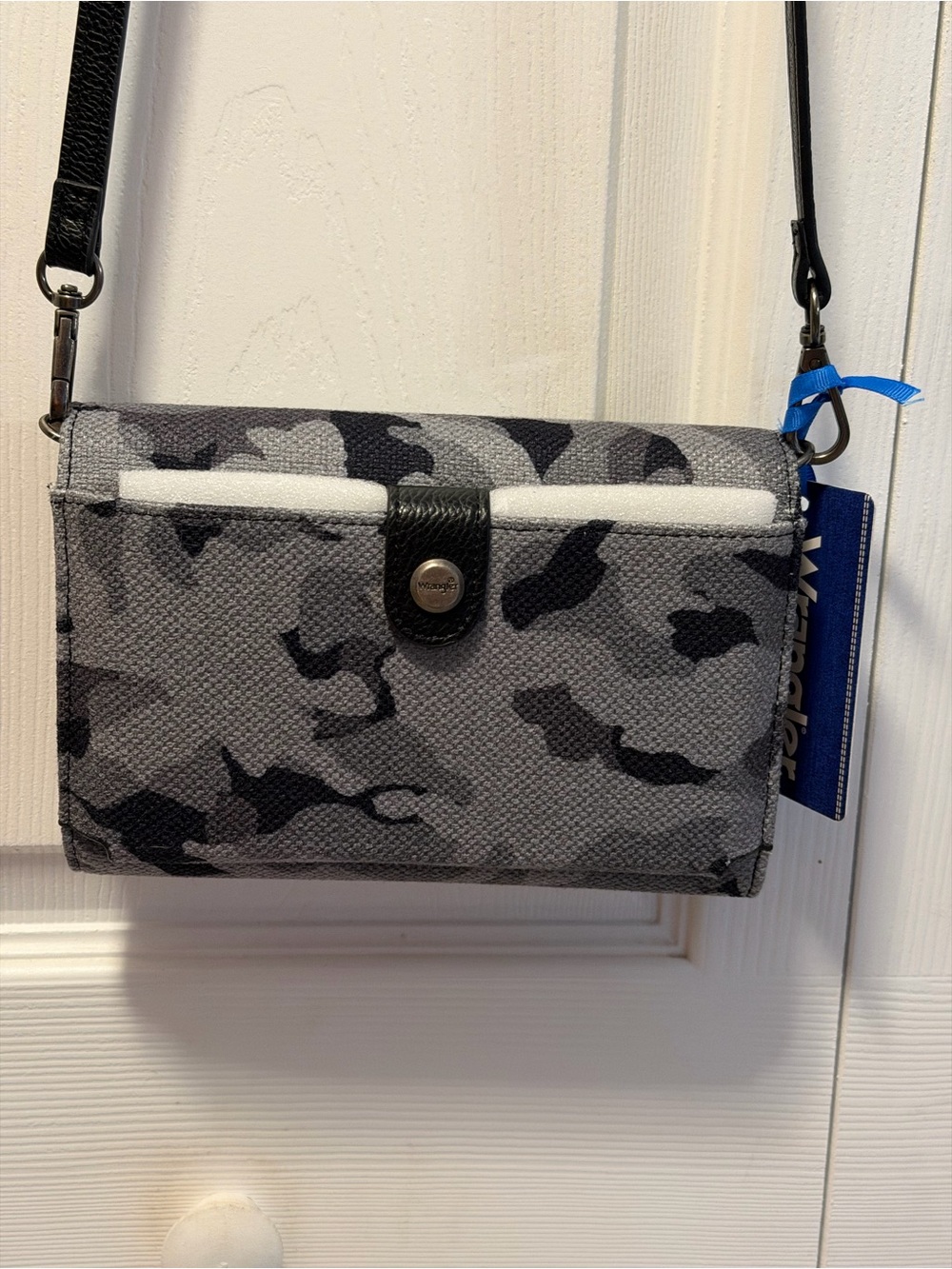 NWT Wrangler Gray Camo Crossbody Wallet Phone Bag RFID Western Canvas - Picture 5 of 11
